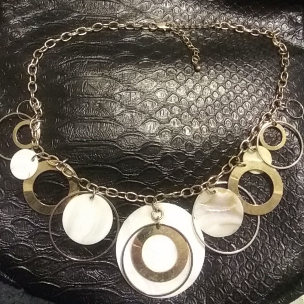 Circle white gold necklace